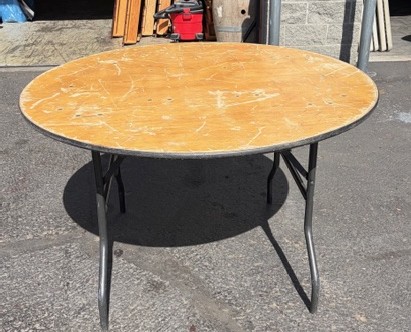 Where to rent TABLE, Round 4 ft in Medford OR